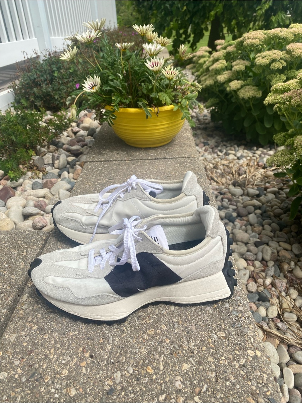 New Balance Women's White and Navy Retro Runner Sneakers - Picture 4 of 10